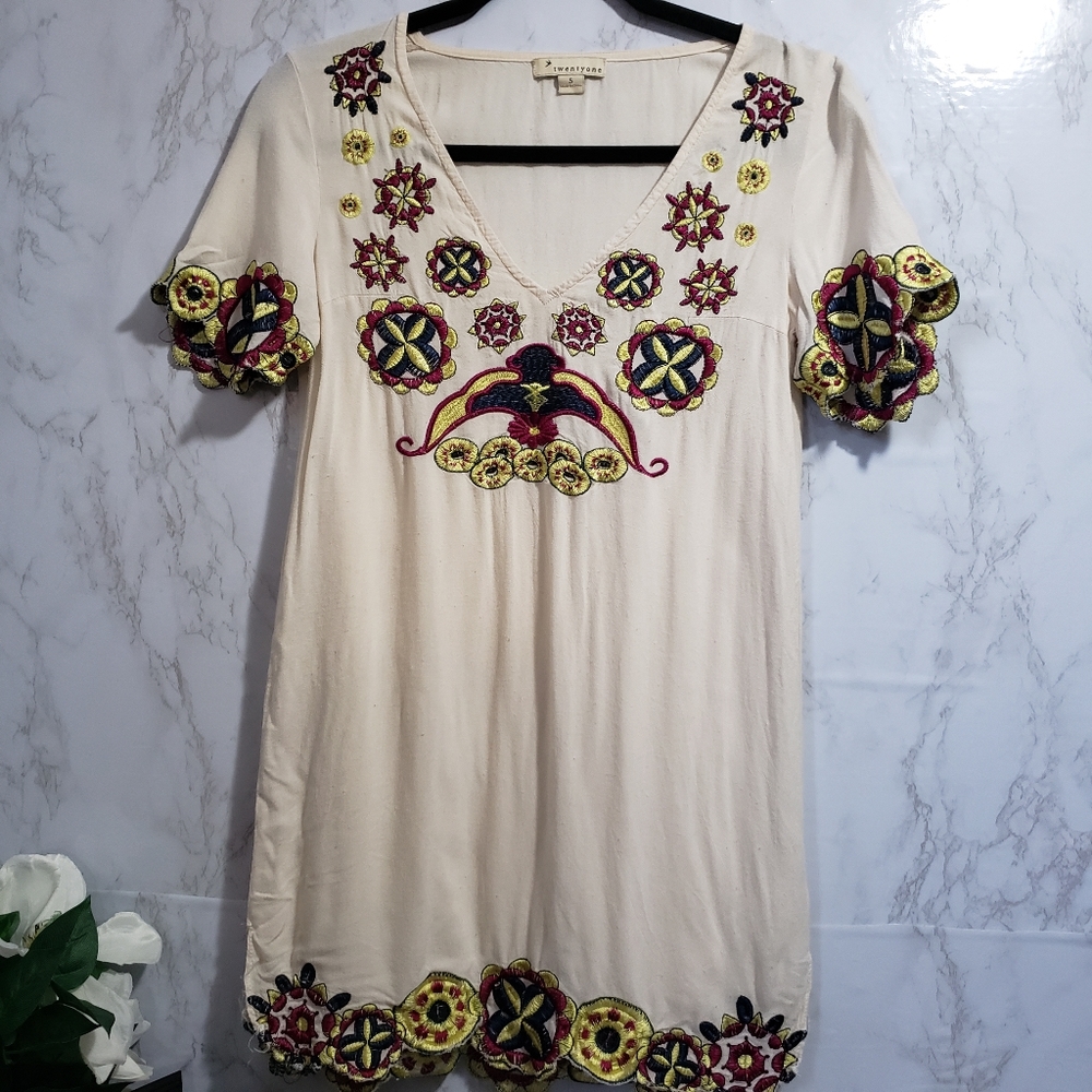 Twentyone Ivory Floral Embroidered Top (S)